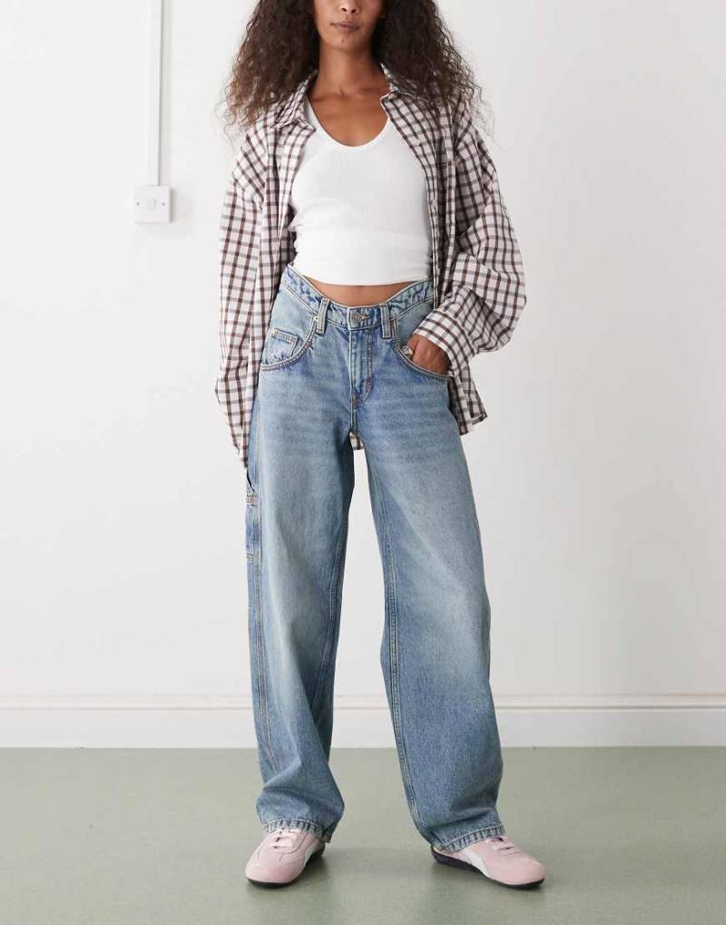 Monki - Fever - Weite Workwear-Jeans in verwaschenem Blau von Monki