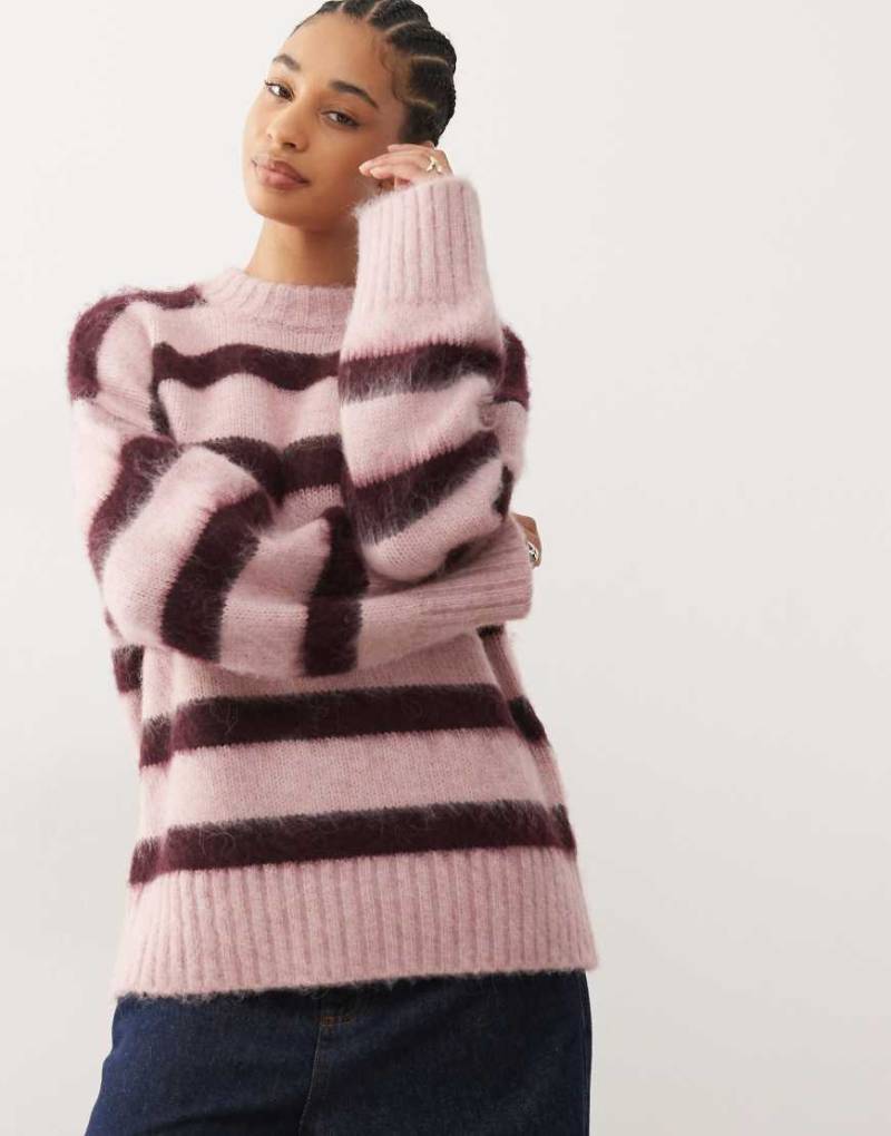 Monki - Flauschiger Oversize-Pullover mit himbeerroten Streifen-Rosa von Monki