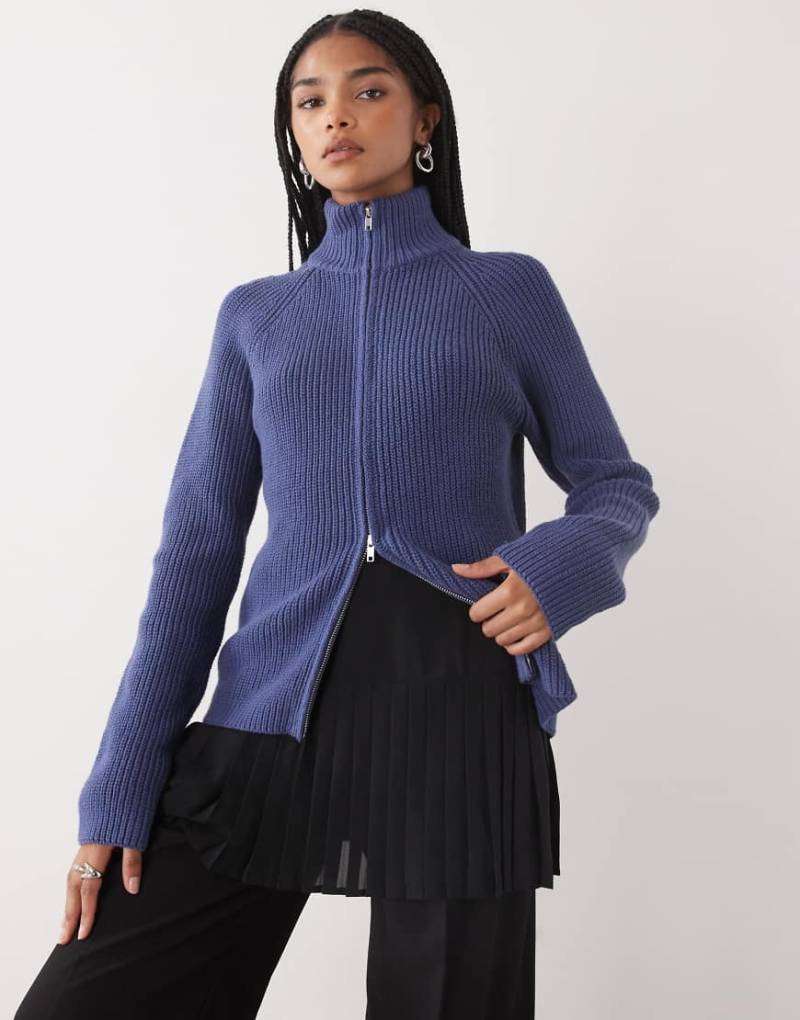 Monki - Gerippte Strickjacke in Petrolblau mit Zwei-Wege-Reißverschluss von Monki