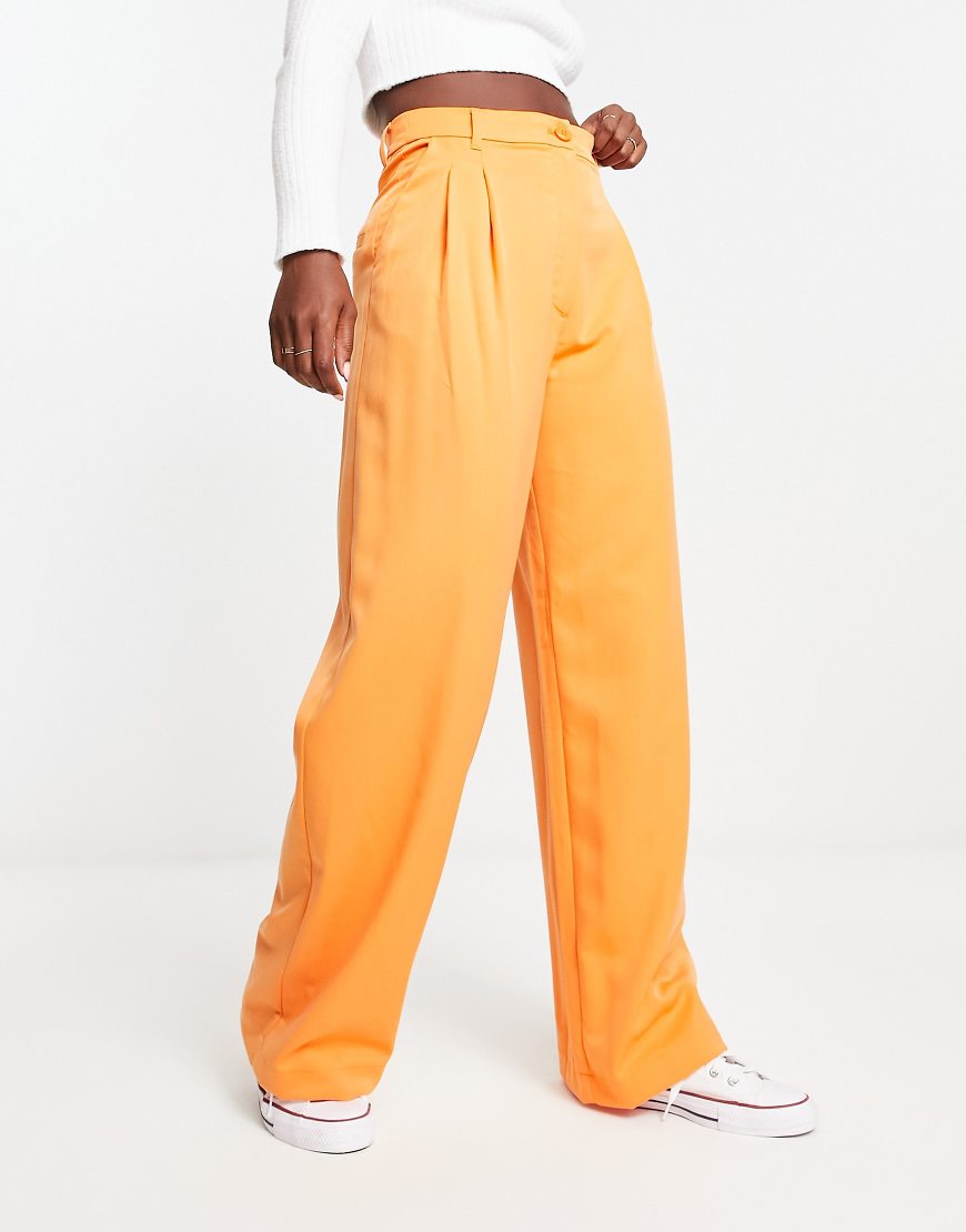Monki - Hose in Orange mit hohem Bund und Bundfalten von Monki