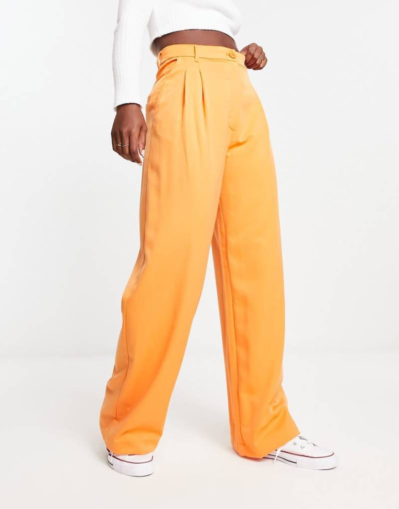 Monki - Hose in Orange mit hohem Bund und Bundfalten von Monki