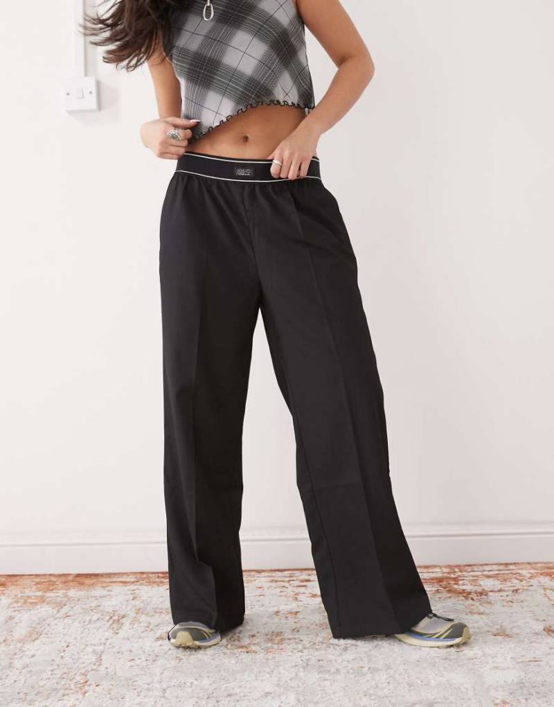 Monki - Hose in Schwarz mit Boxershorts-Bund und weitem Bein von Monki
