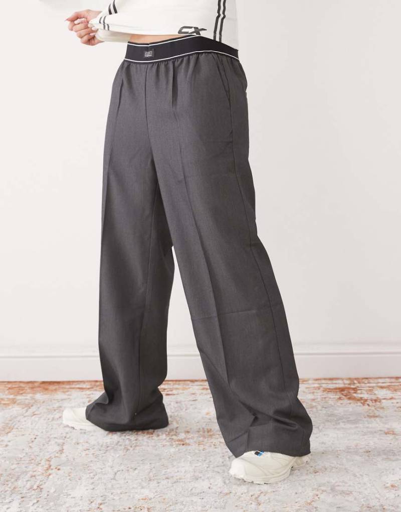 Monki - Hose in meliertem Grau mit Boxershorts-Bund und weitem Bein von Monki