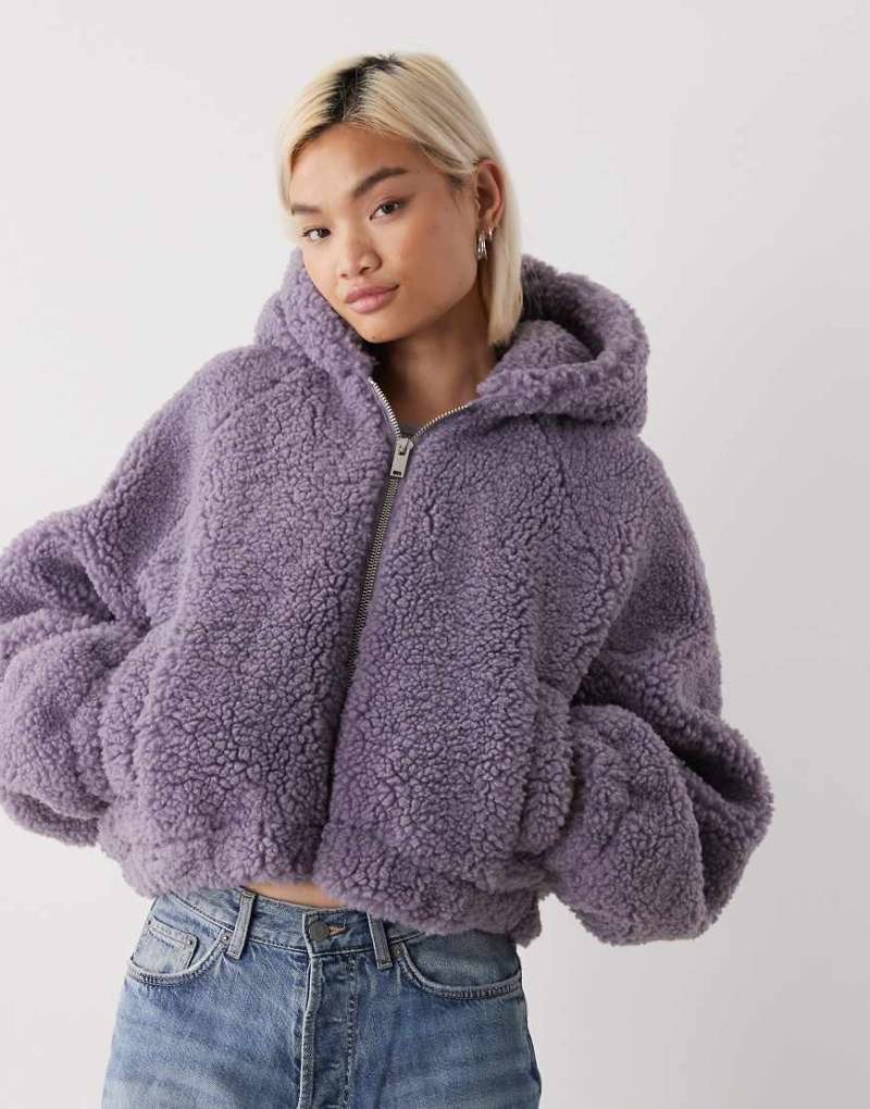 Monki - Kapuzenjacke aus Teddyfell in Fliedergrau von Monki