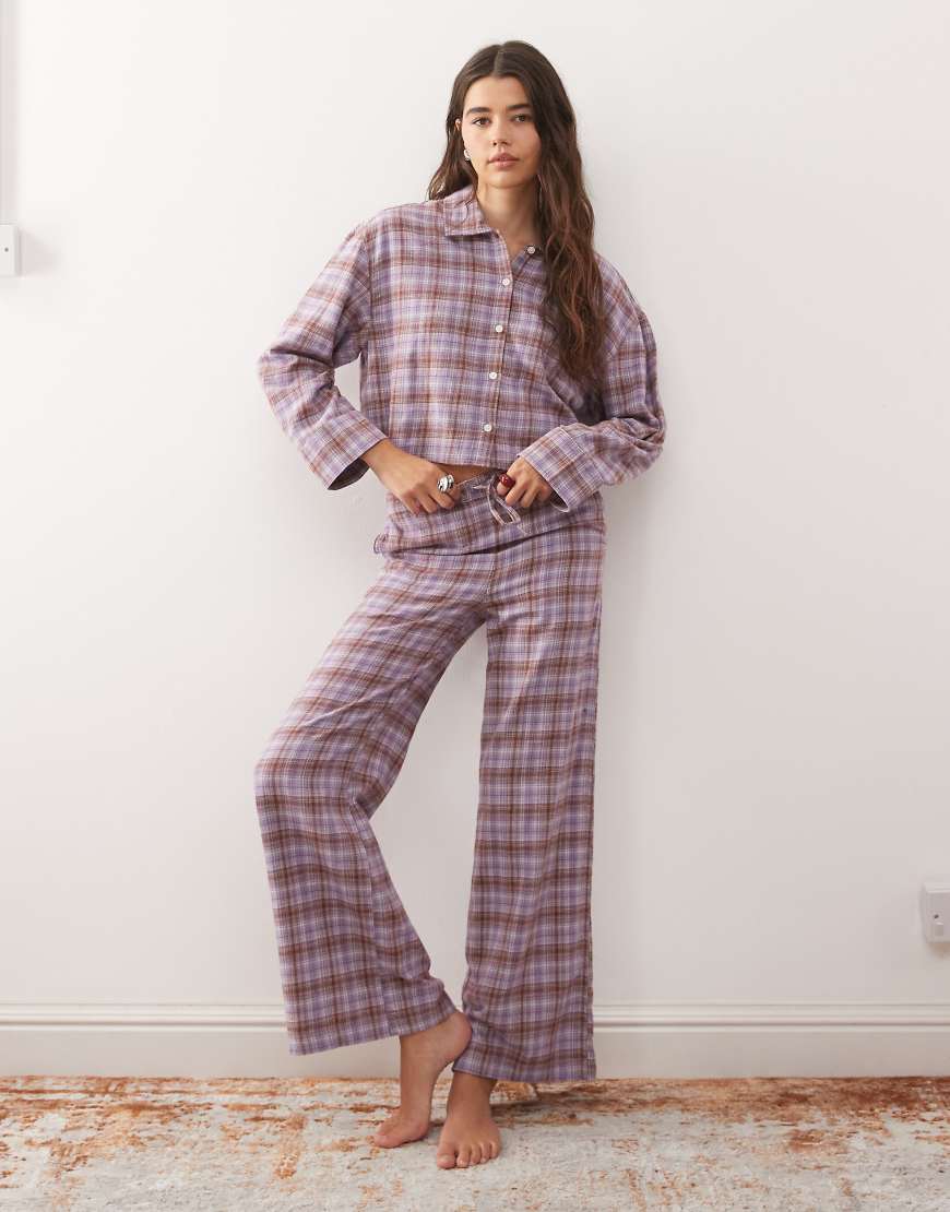 Monki - Karierte Mix and Match-Pyjamahose aus Flanell in Flieder-Lila von Monki