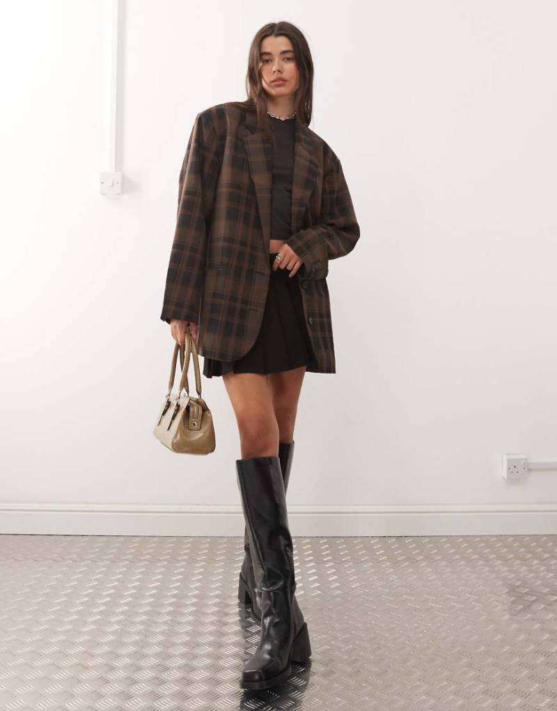 Monki - Karierter Oversize-Blazer in Braun-Brown Monki - Karierter Oversize-Blazer in Braun-Brown von Monki