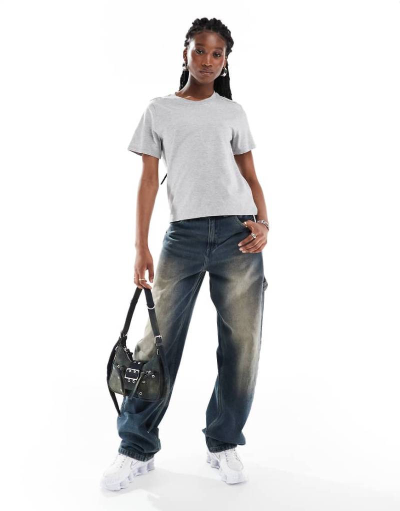 Monki - Kurzärmliges T-Shirt in meliertem Grau von Monki