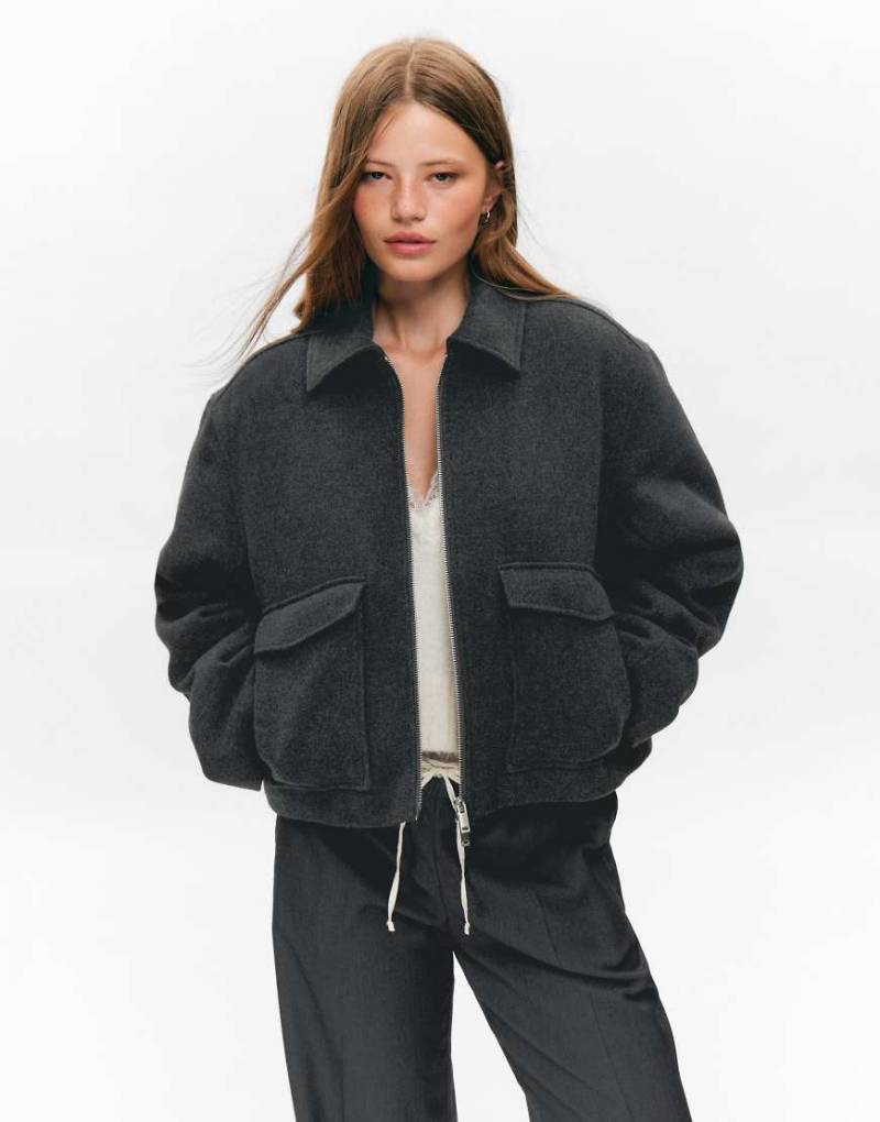 Monki - Jacke in Dunkelgrau mit kurzem Kragen und Wollanteil von Monki