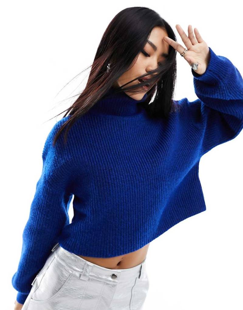 Monki - Kurzer Strickpullover in Kobaltblau von Monki