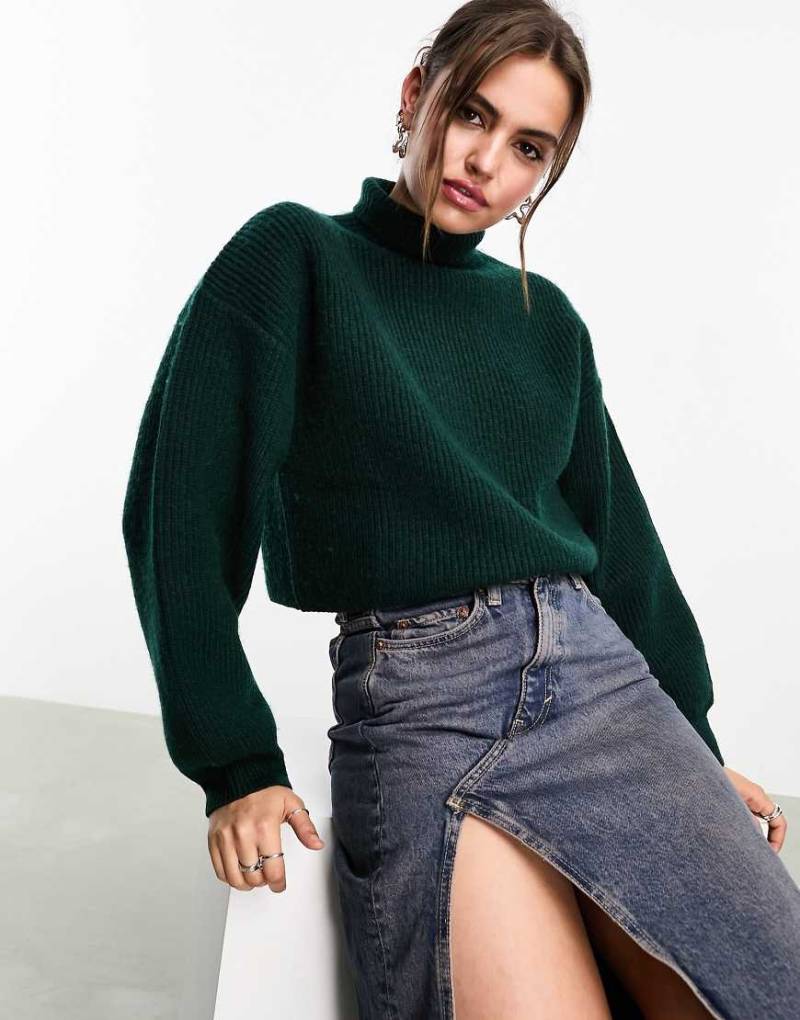 Monki - Kurzer Strickpullover in Tannengrün von Monki