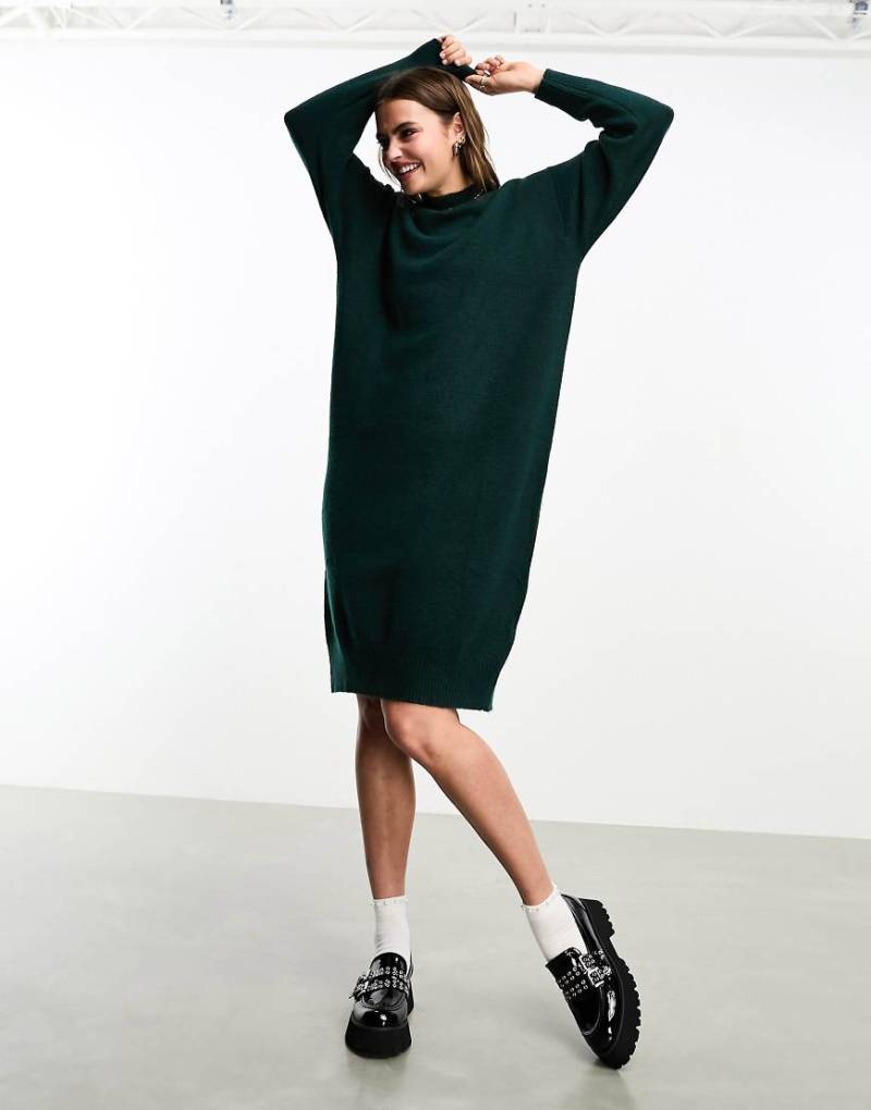 Monki - Langärmliges Midi-Strickkleid in Tannengrün von Monki