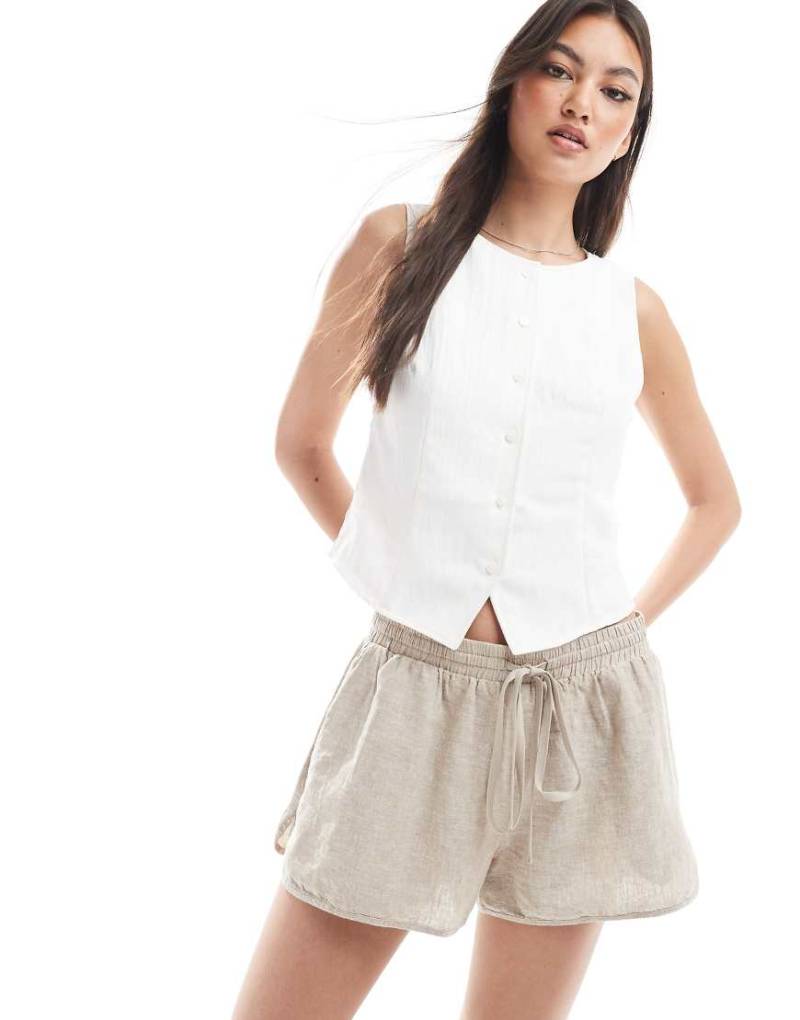 Monki - Leinen-Shorts in Beige, exklusiv bei ASOS-Neutral von Monki