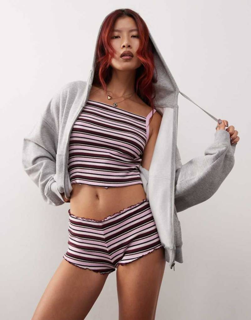 Monki - Mix and Match - Geripptes Pyjama-Tanktop in Rosa mit bunten Streifen, Camisole-Trägern und Kräuselsaum von Monki