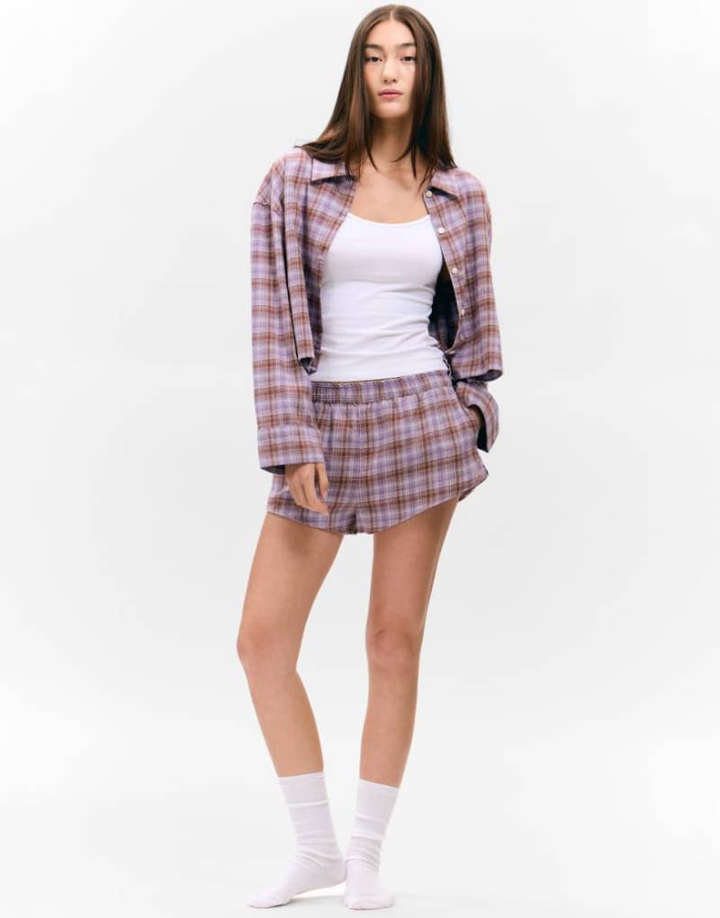 Monki - Mix and Match - Karierte Boxershorts aus Flanell in Flieder-Lila von Monki