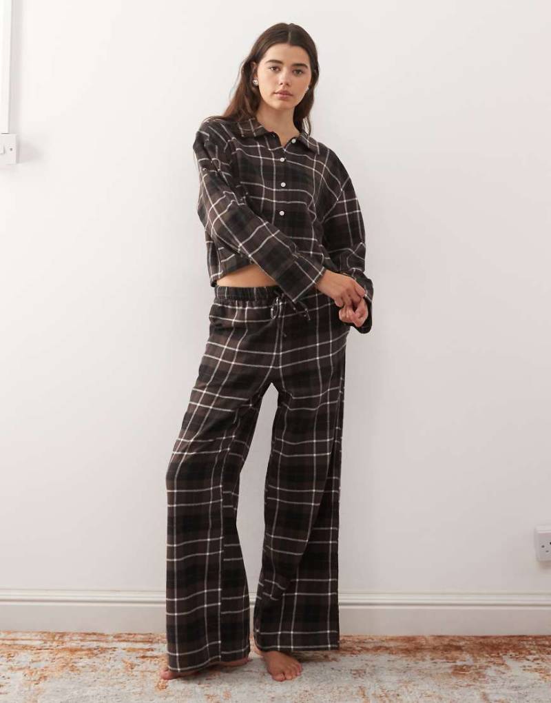 Monki - Mix and Match - Karierte Pyjamahose aus Flanell in Braun-Brown von Monki