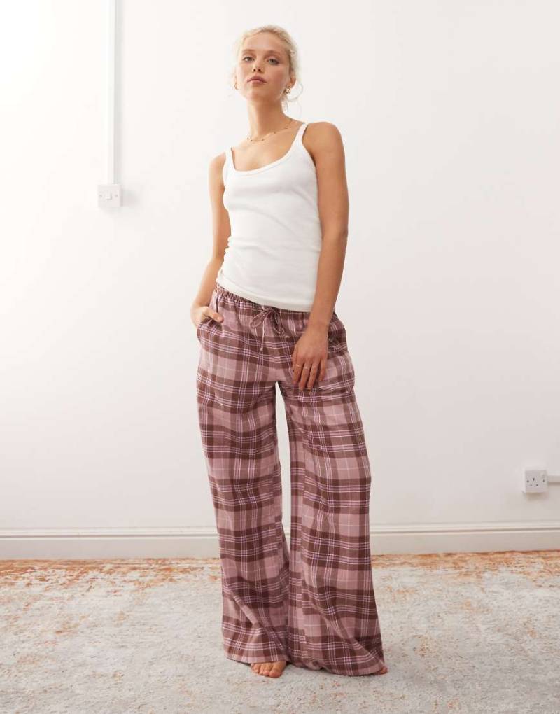 Monki - Pyjama-Hose aus Flanell in kariertem Burgunderrot von Monki