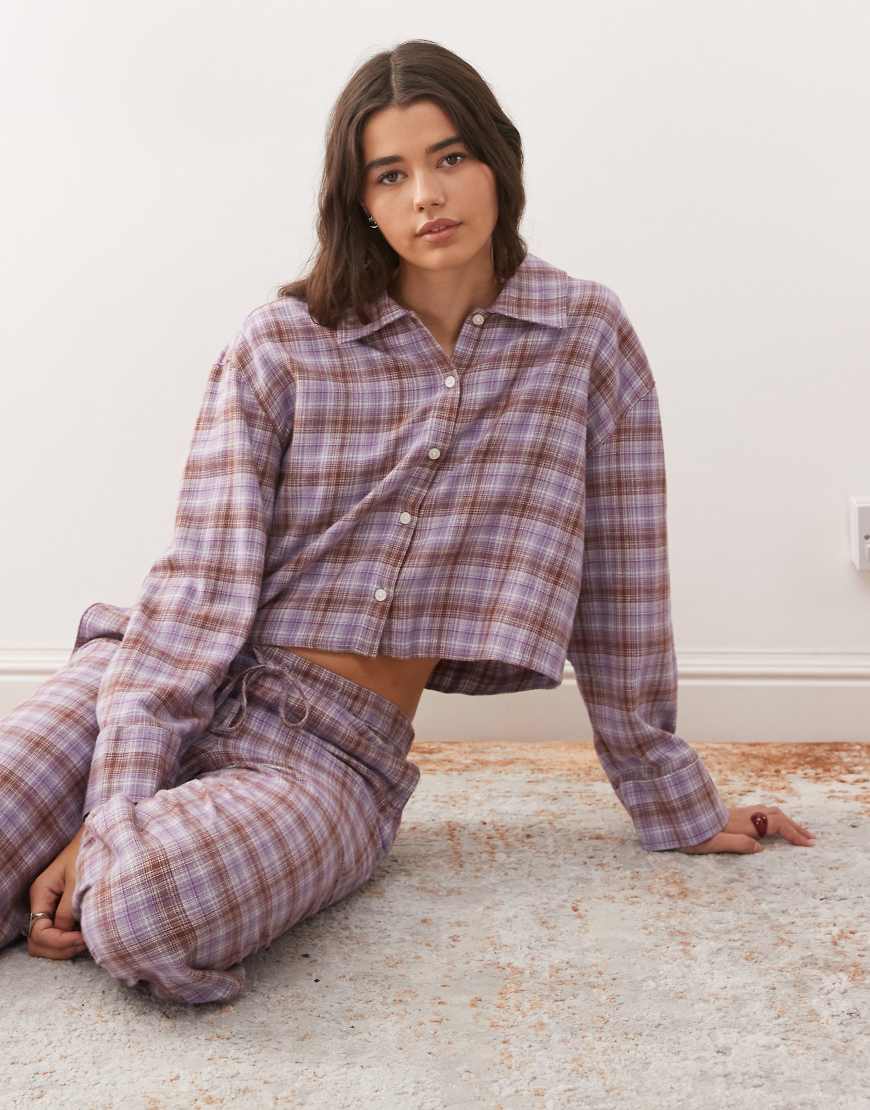 Monki - Mix and Match- Kariertes Pyjamahemd aus Flanell in Flieder-Lila von Monki