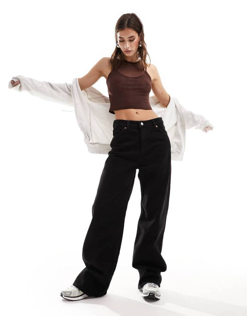 Monki - Naoki - Locker geschnittene Jeans in Schwarz mit niedrigem Bund von Monki