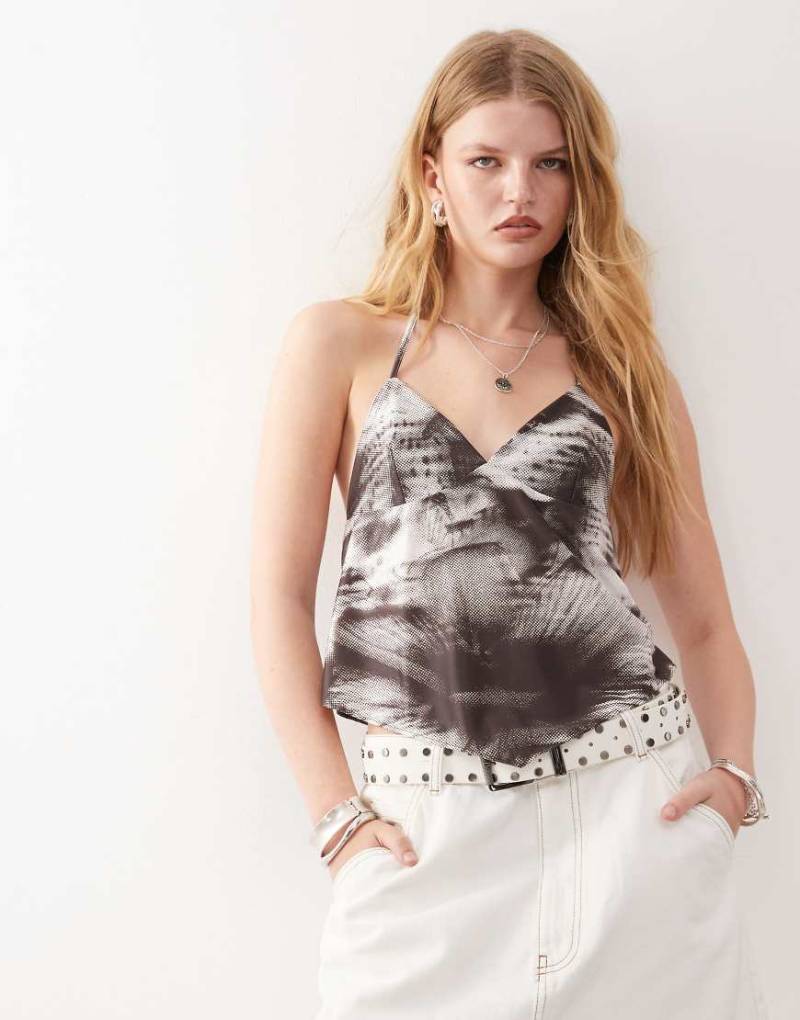 Monki - Neckholder-Camisole in Braun mit Polka-Dot-Print, mit Bindedetail und Cut-out vorne von Monki