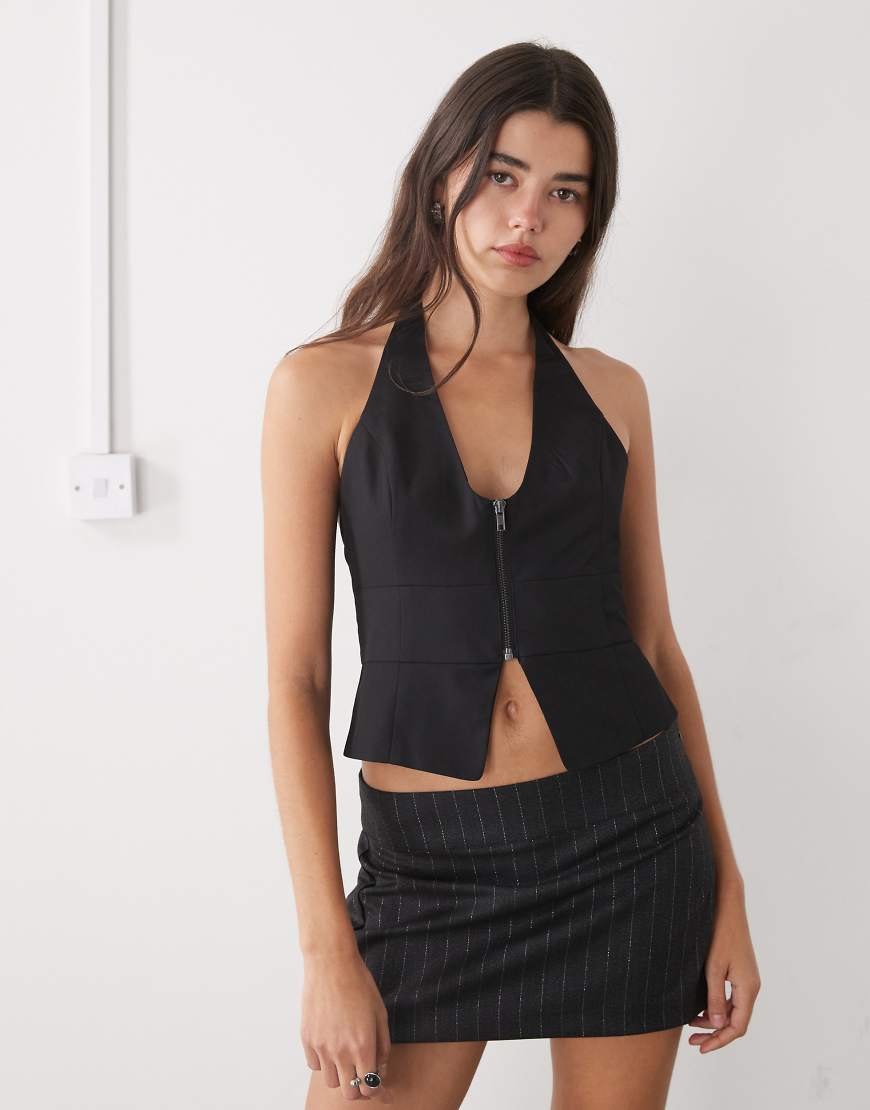 Monki - Neckholder-Weste in Schwarz mit Frontreißverschluss und Rückenausschnitt von Monki