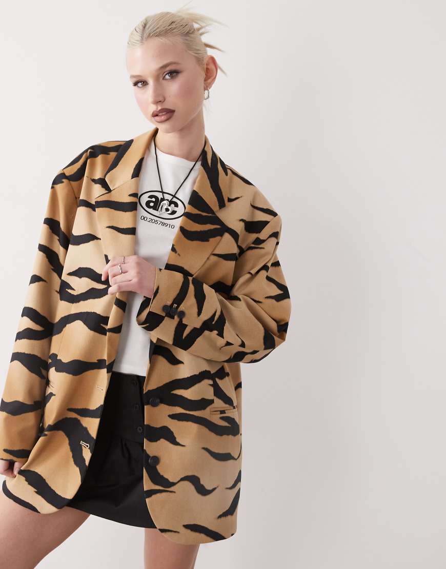 Monki - Oversize-Blazer mit Tigermuster-Neutral von Monki