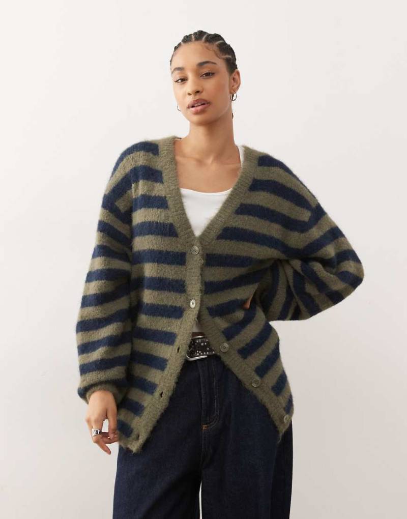 Monki - Oversize-Strickjacke in Grün und Marineblau von Monki