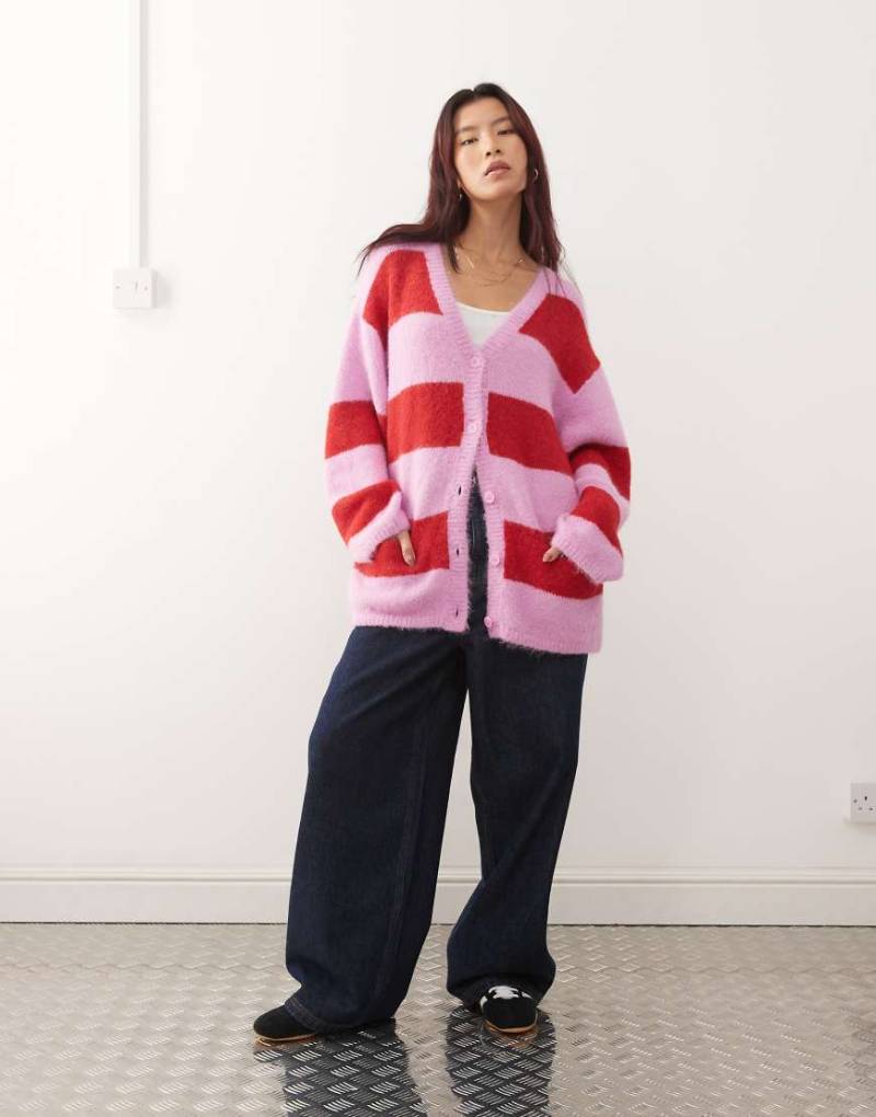 Monki - Oversize-Strickjacke in Rosa und Rot gestreift von Monki
