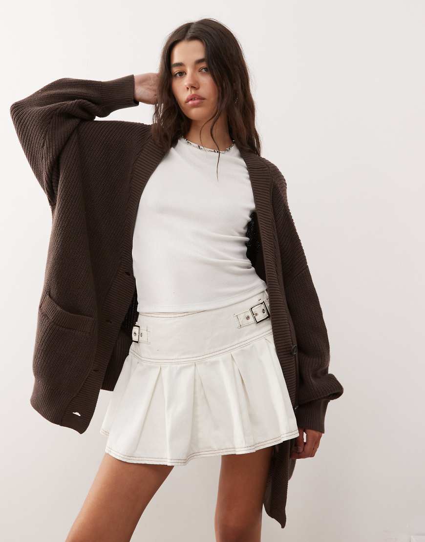 Monki - Oversize-Strickjacke in Schokobraun von Monki