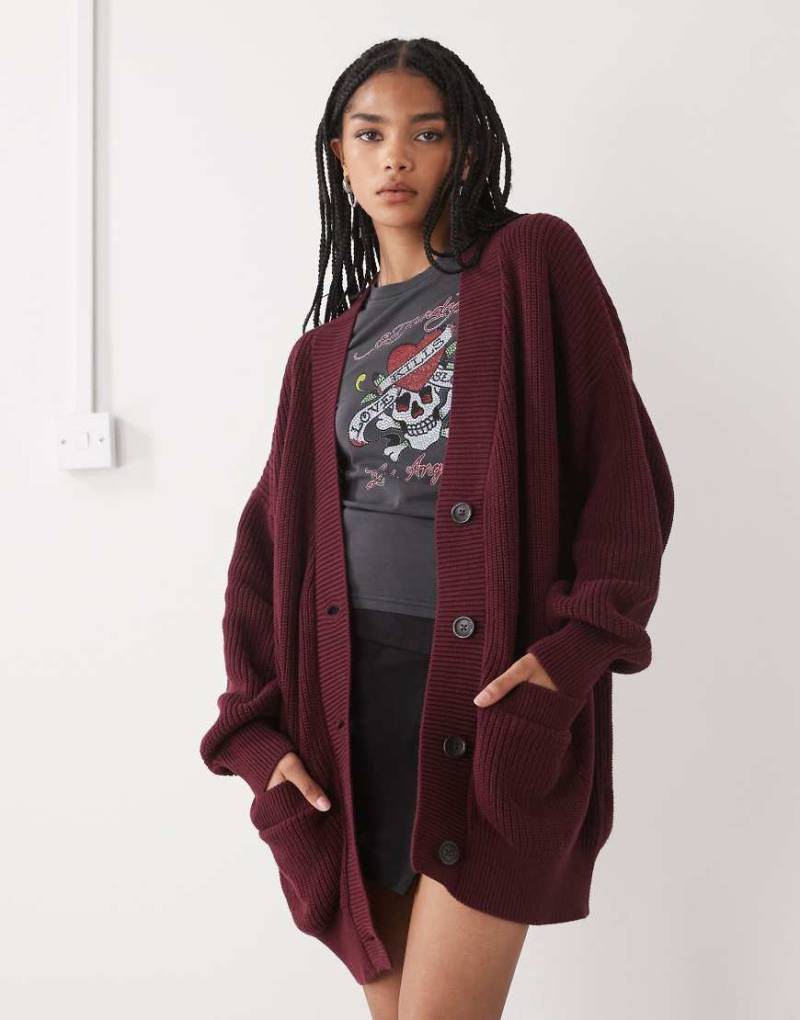 Monki - Oversize-Strickjacke mit Longline-Schnitt in Burgunderrot von Monki