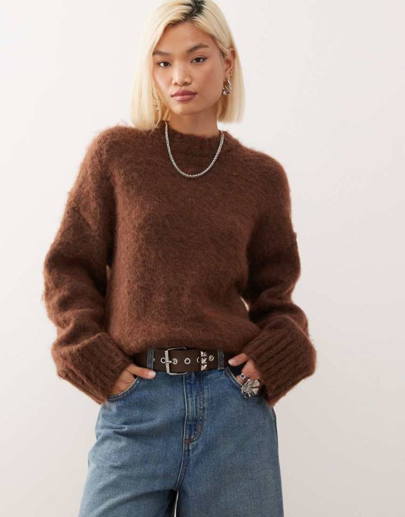 Monki - Relaxed-Fit-Pullover in Schokobraun mit Rundhalsausschnitt-Brown von Monki