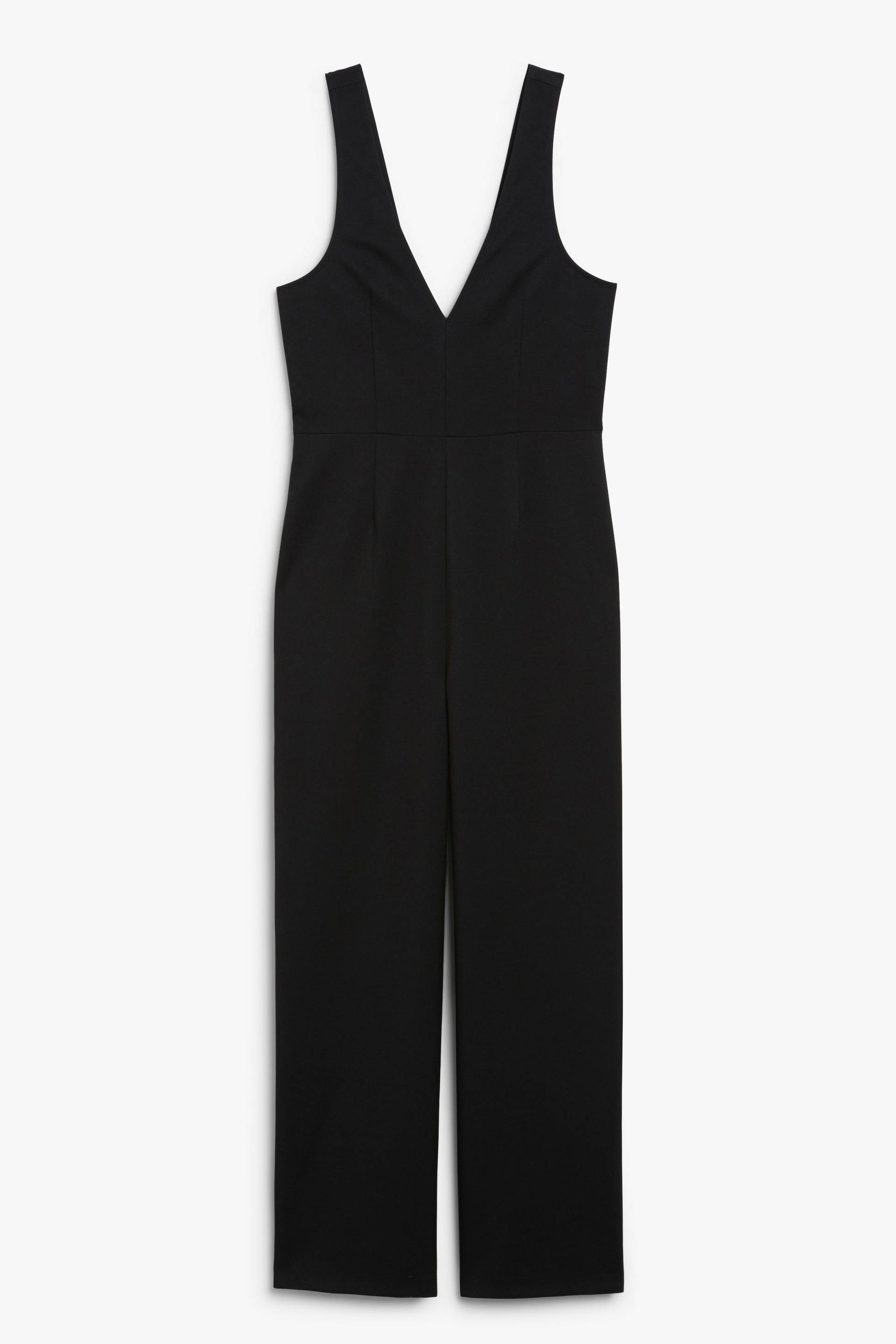 Monki Schwarzer Jumpsuit mit V-Ausschnitt Schwarz, Jumpsuits in Größe 50. Farbe: Black von Monki