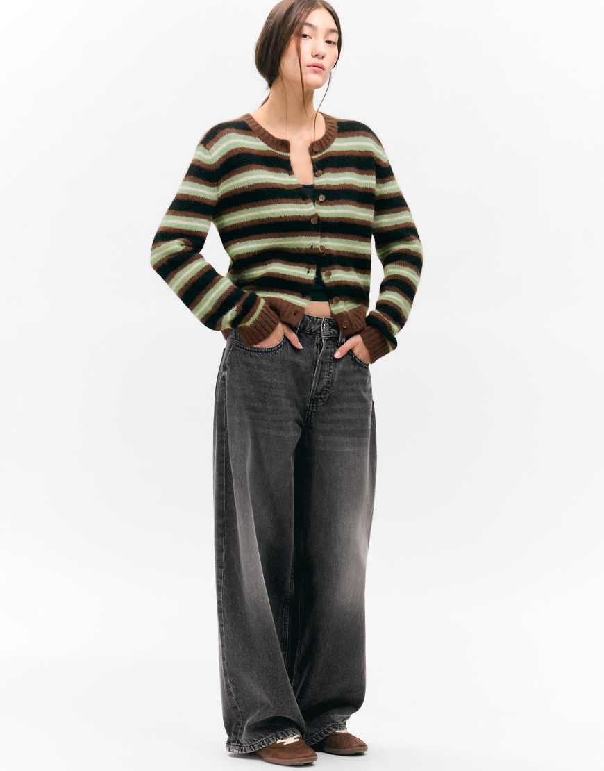 Monki - Strickjacke mit grünen Streifen und Knopfleiste von Monki