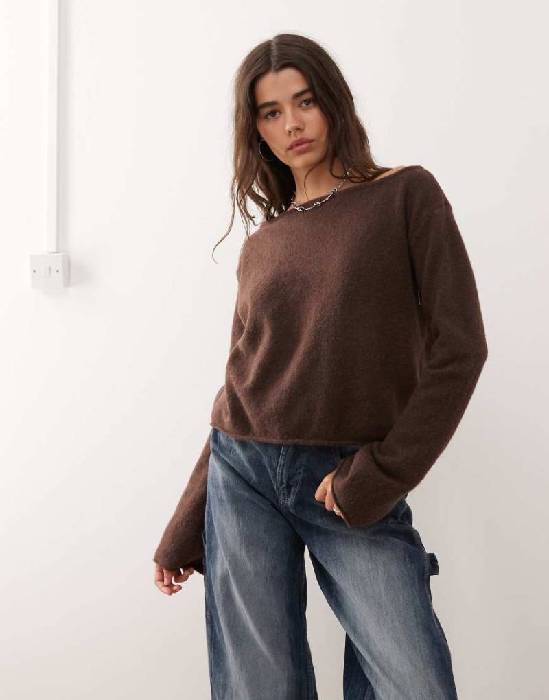 Monki - Strickpullover in Dunkelbraun mit ausgestellten Ärmeln von Monki