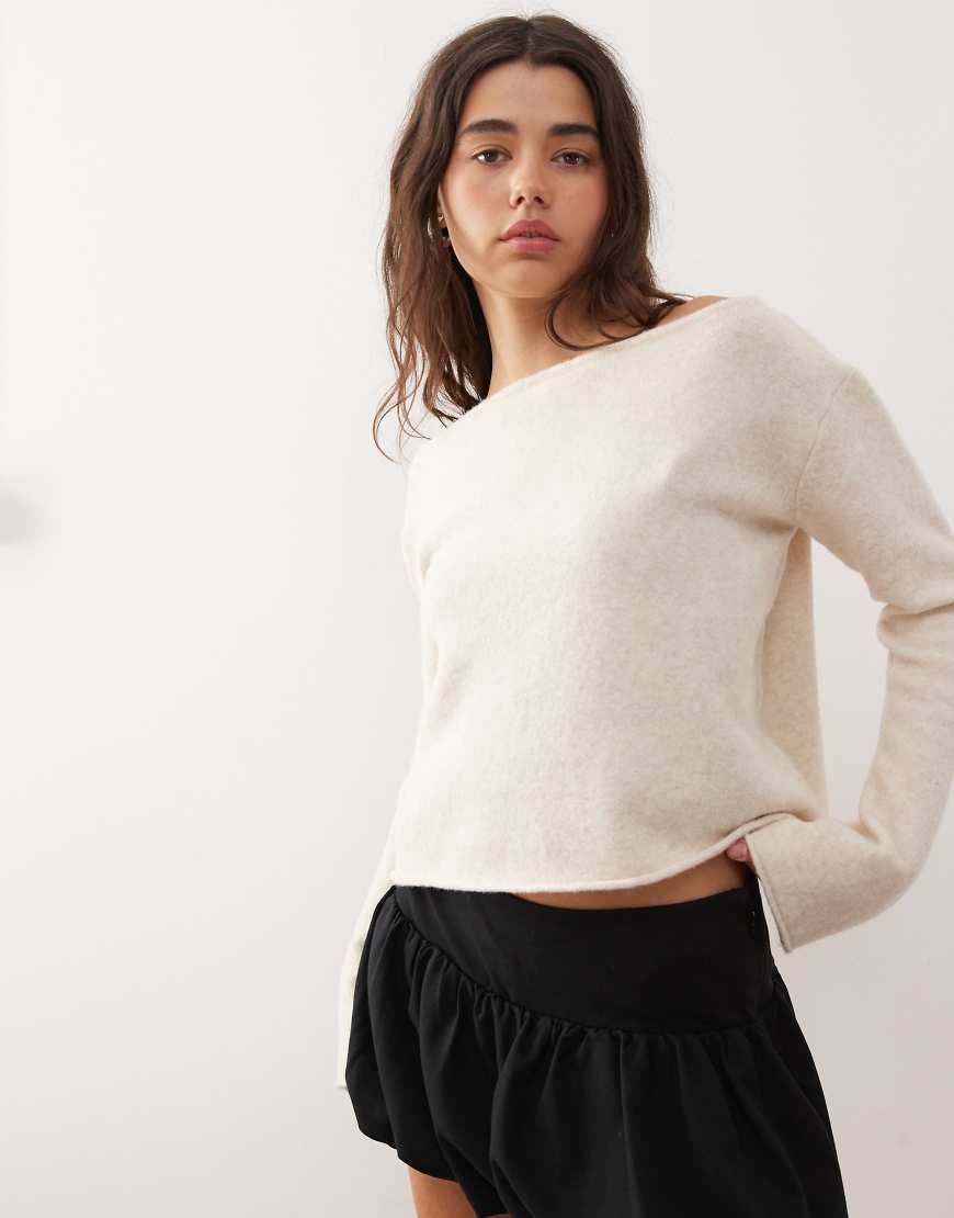 Monki - Strickpullover in Wollweiß mit ausgestellten Ärmeln von Monki