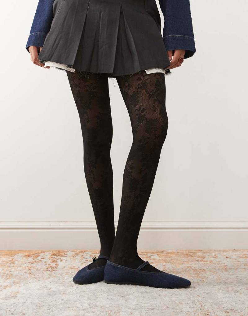 Monki - Strumpfhose aus Spitze in Schwarz mit Blumenmuster von Monki