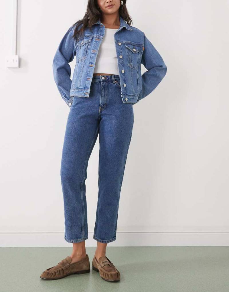 Monki - Taiki - Ballon-Leg-Jeans in dunkelblauer Waschung mit hohem Bund von Monki