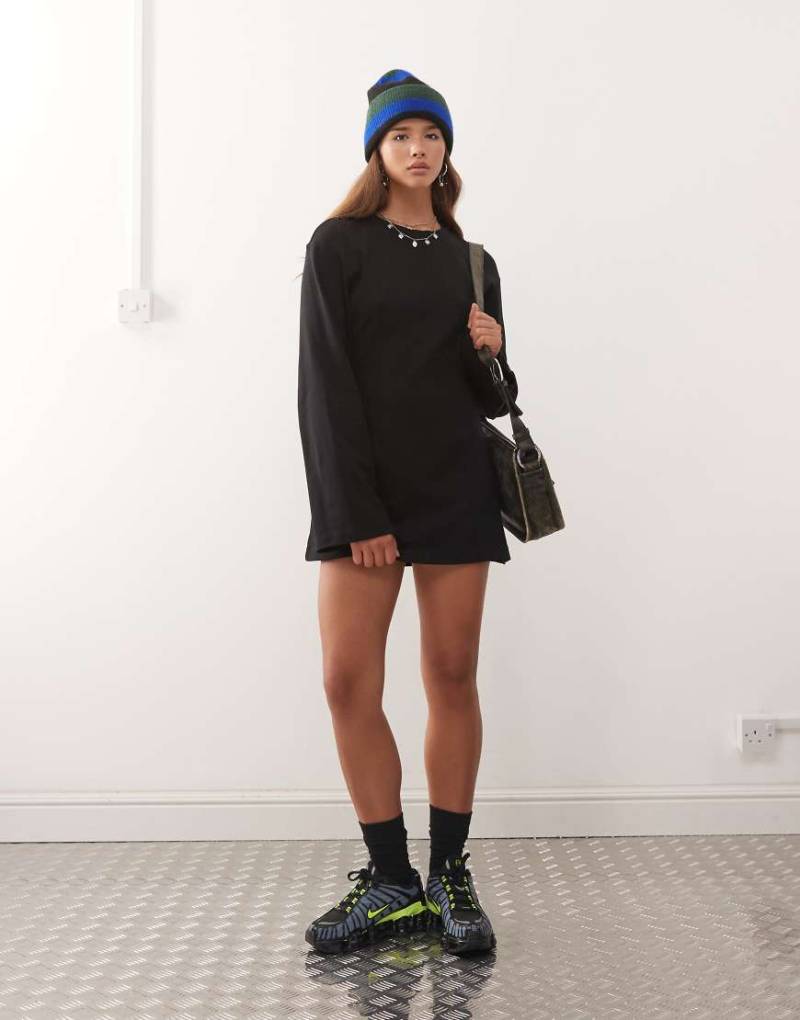 Monki - Tailliertes, langärmliges Mini-Shirt-Kleid in Schwarz von Monki