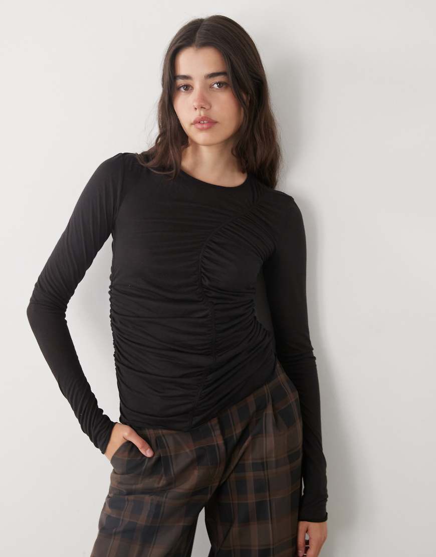 Monki - Transparentes Slim Fit Oberteil in Schwarz mit Frontdetail Monki - Transparentes Slim Fit Oberteil in Schwarz mit Frontdetail von Monki