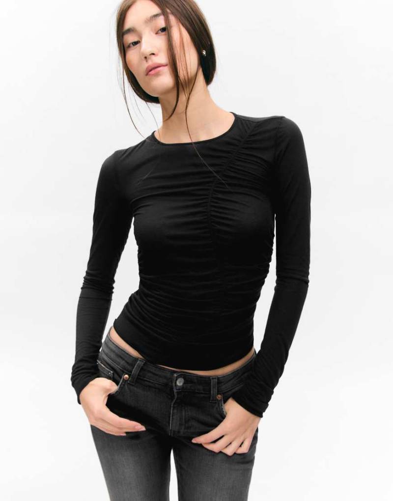 Monki - Transparentes Slim Fit Oberteil in Schwarz mit Frontdetail von Monki