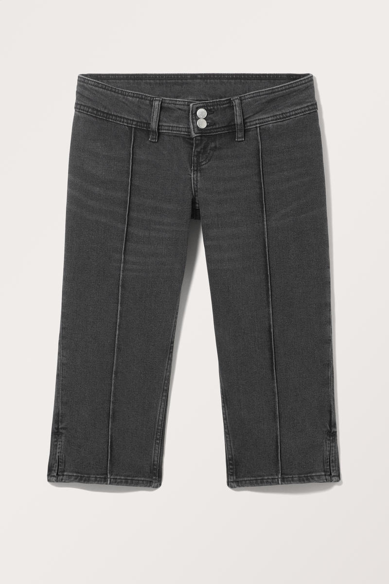 Niedrig Sitzende Capri-Jeans Mit Bügelfalte - Schwarz von Monki