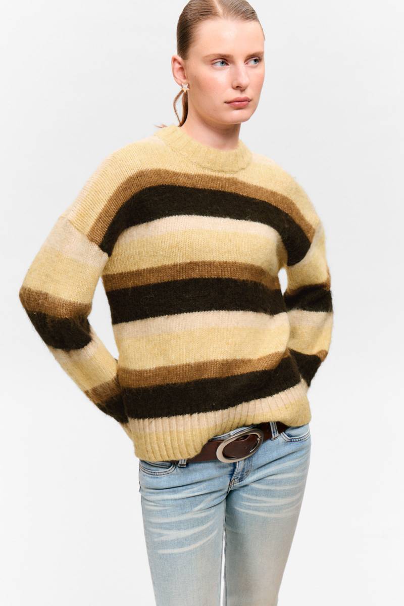 Relaxed Fit Fluffy Knit Sweater von Monki