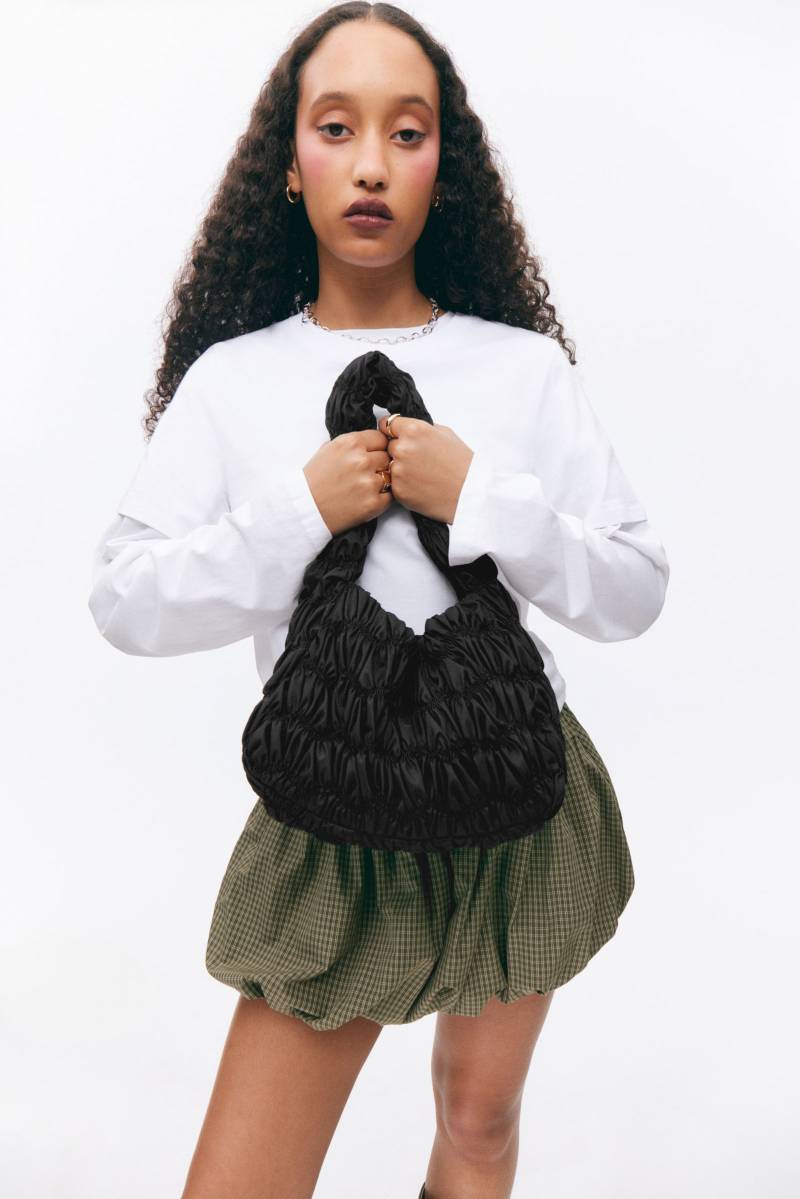 Smocked Rectangular Shoulder Bag von Monki