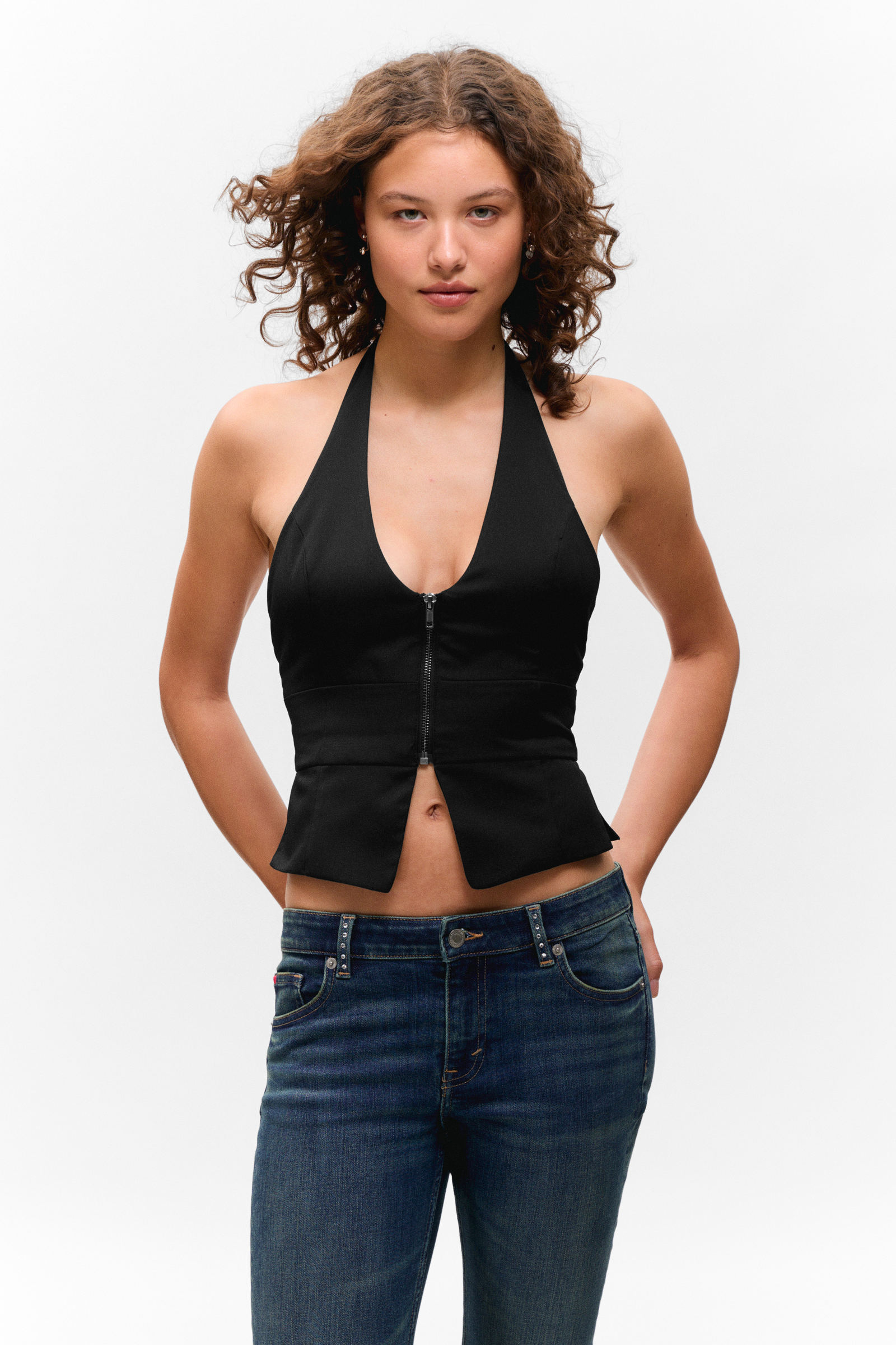 Structured Halter Zip Waistcoat von Monki