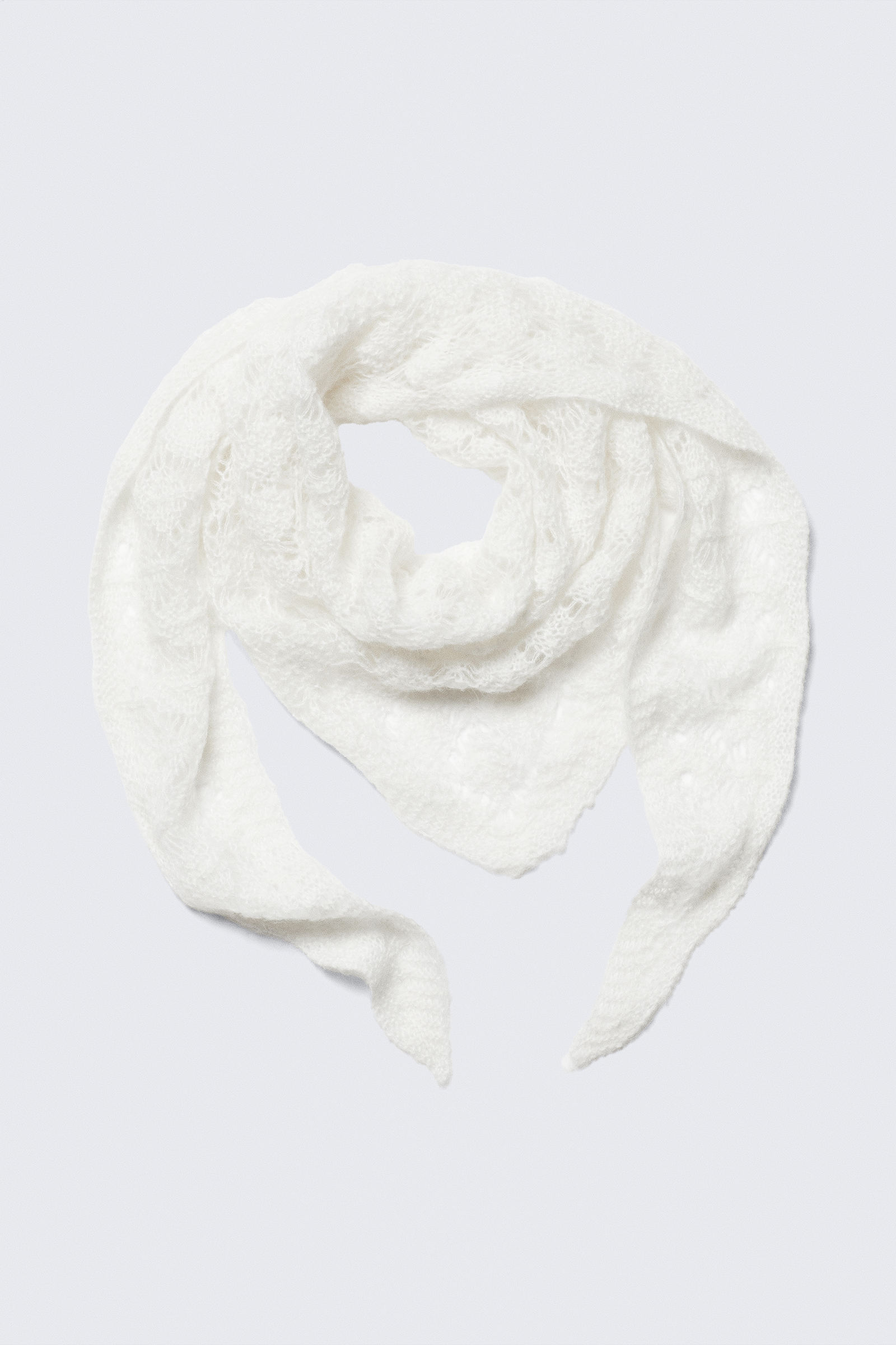Textured Triangle Knit Scarf von Monki