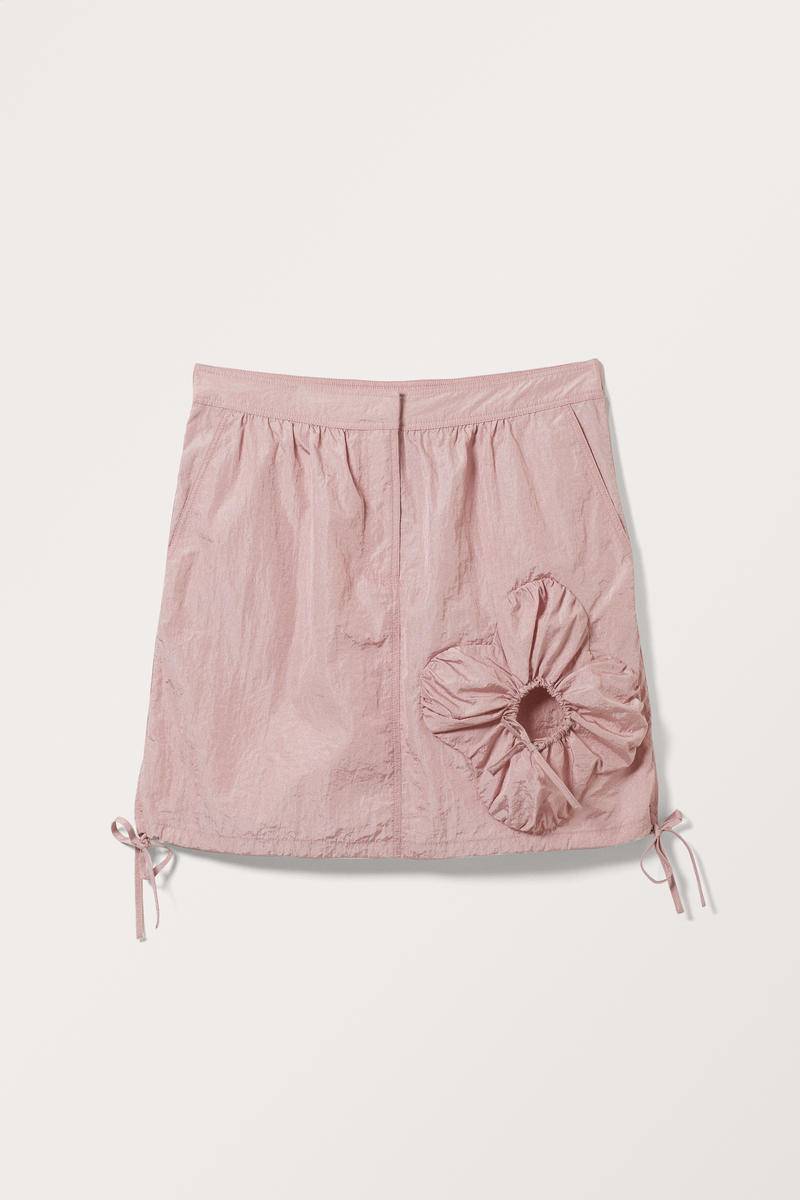 Tief Sitzender Nylon-Minirock Mit Blumen-Details - Rosa von Monki