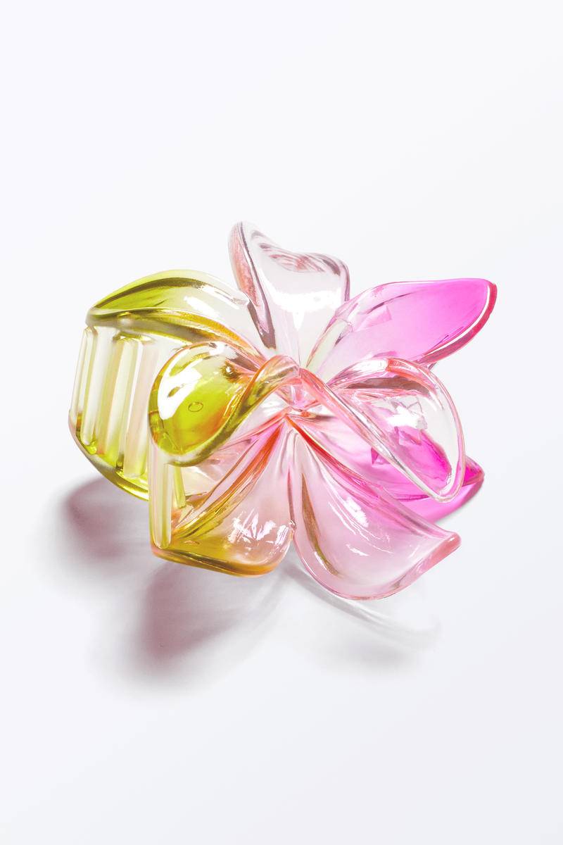 Transparente Blumen-Haarklammer - Grün von Monki