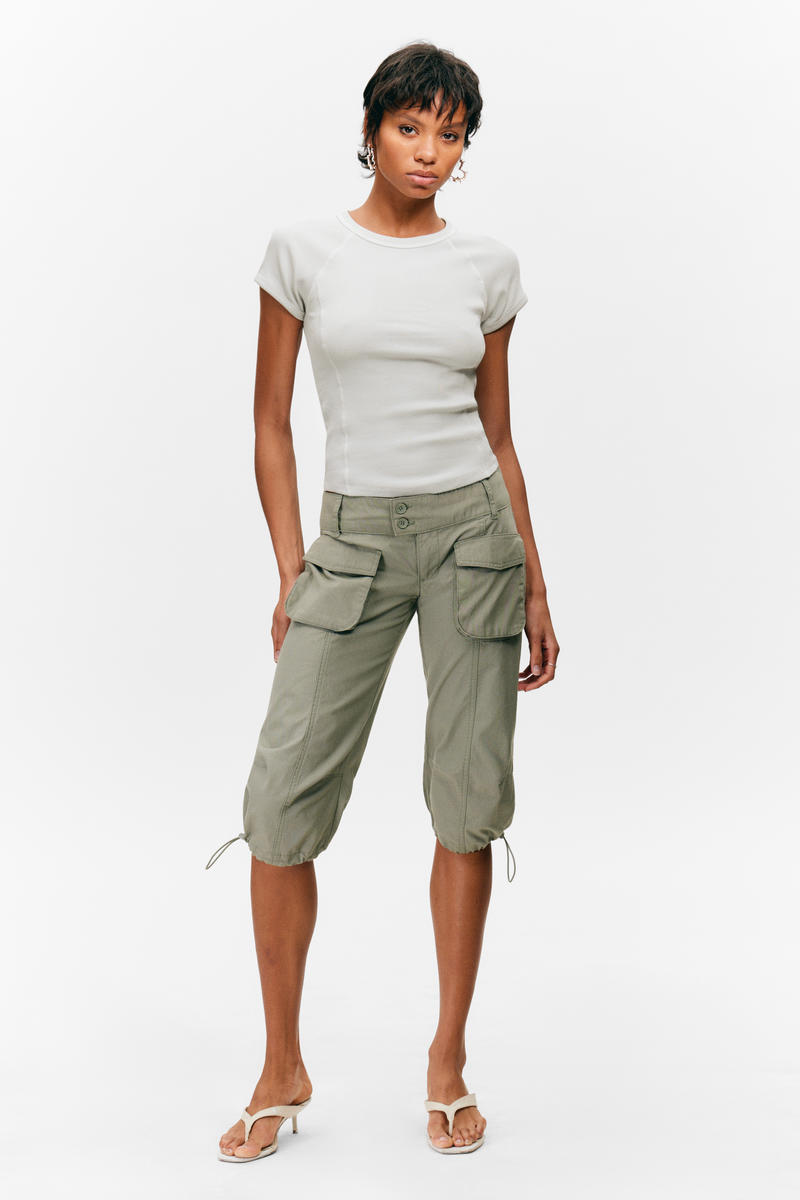 Ultra-Low Rise Cargo Capri Trousers von Weekday