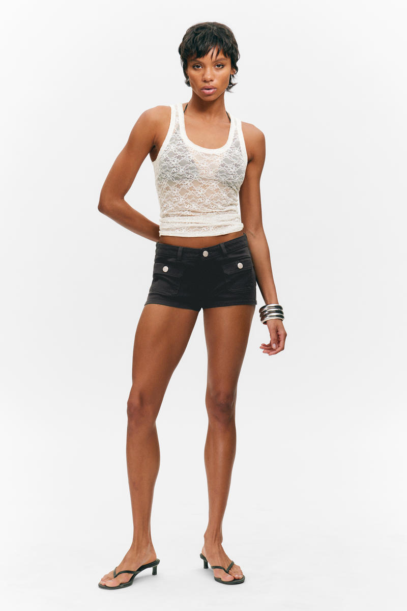 Utility Pocket Mini Shorts von Monki