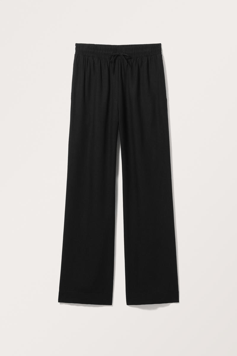 Viskosehose Mit Geradem Bein - Schwarz Viskosehose Mit Geradem Bein - Schwarz von Monki