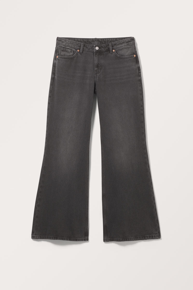 Weite Jeans Kiri Mit Schlag Und Niedriger Taille. - Schwarz von Monki